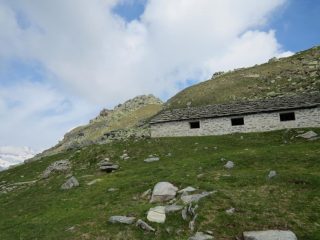 Arrivo all'Alpe Giua sup. e dorsale a blocchi di q.ta 2220