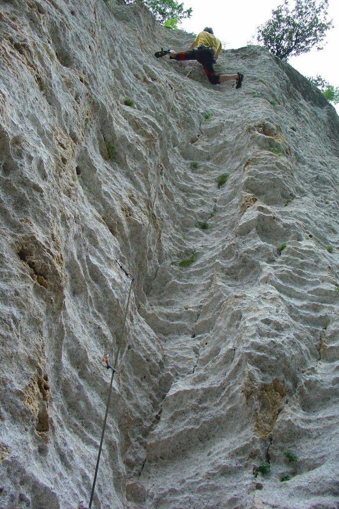 roccia particolare, questo è un 6a in diedro/camino
