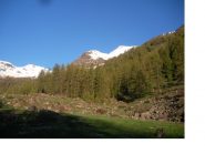L'Aigliere in alto a dx.. dal parcheggio(1850m)