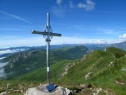 La croce di vetta e dietro Dubasso e Armetta