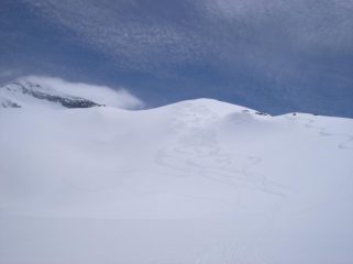 Punta d'Arnas sulla sinistra e tracce che attestano le 5 stelle