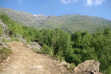 verso il rifugio Pianetti sullo sfondo la colma del Mombarone