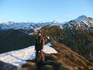 In cima, la dorsale verso la sella d'oreggi