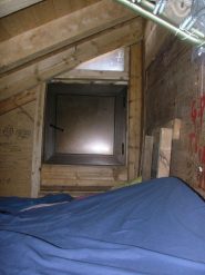 la parte alta del rifugio fa da dormitorio
