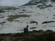 in questo trattoil sentiero e' ancora parzialmente innevato e difficilmente individuabile 