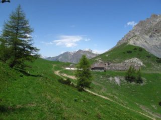 Caserma, alpeggio e colle di Neraissa