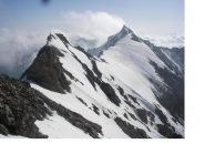 Salendo al Pic Ouest con il Pic est alle spalle..quello sulla dx al fondo