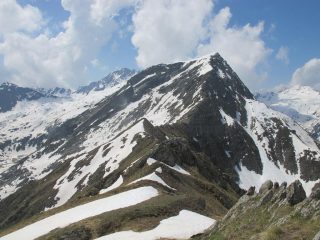 La Punta Chenessy e a sx in basso l'elevazione q. 2414