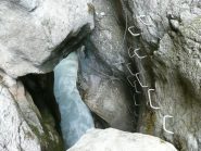 Massi incastrati dove si cambia sponda