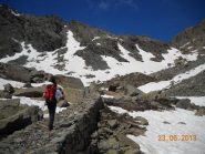 mulatiera che sale verso il lago gelato