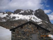 casotto della guadia forestale con m.Avic