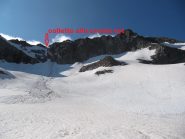 a quota 2750 m - nel traverso al Passo dei Ghiacciai si passa sotto la cresta Est del Gelas