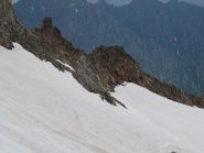 che si raggiunge con una breve arrampicata facile, ma esposta