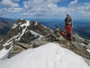 In vetta alla Cima occidentale de La Rubbia con La Rubbia alle spalle