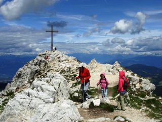 in vetta al Corno Bianco, la nostra prima cima dolomitica!