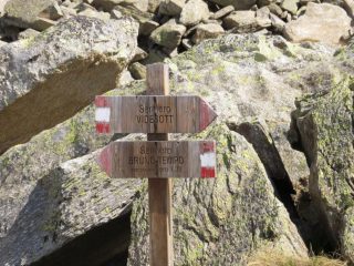 Segnaletica sentieri presso l'Alpe Muanda