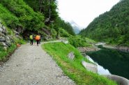risalendo il primo tratto della Val Carassino (29-6-2013)