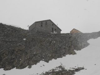 bella nevicata sotto il rif..