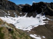 sul costone sopra il lago Bringuez