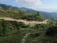 Il tratto di pista che scende all'Alpe Grangeas