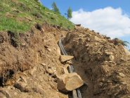 I lavori di interramento della conduttura per l'acqua