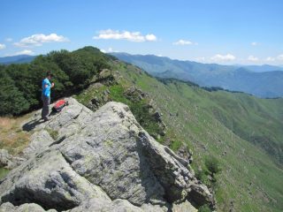 Il dirupato versante sud del M. Ramaceto