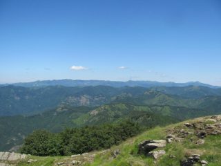 Vista dalla vetta verso Antola, Lesima e Alfeo