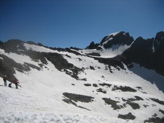 Guardando bene è proprio a forma di testa, con lo sguardo stupito verso il cielo.