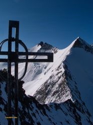 Dal Dirruhorn uno sguardo alla cresta da percorrere