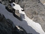 voltandoci, il tratto col nevaio all'uscita della galleria (il buco nero sulla destra