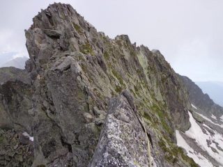 la cima del Ledù ed in primo piano la lama di II+