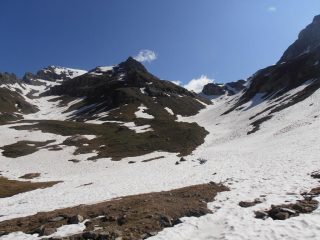 09 - sembra facile, ma bisogna scegliere bene dove attraversare la valle per non fare il bagno...