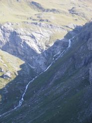 05 - sentiero breve e torrente da guadare