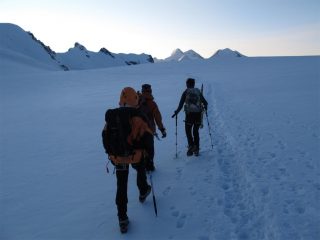 All'alba verso il colle del Breithorn