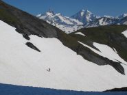 Dopo il colle della Pointe Rousse, in fondo Aiguille des Glaciers e Trelatete
