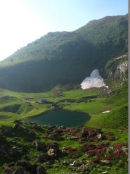 Il laghetto e la malga visti salendo