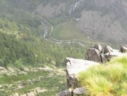 Sotto di noi, le placconate del Rio Vallotta e l'Alpe Randonero