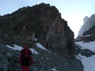 La via si svolge lungo l'evidente diedro