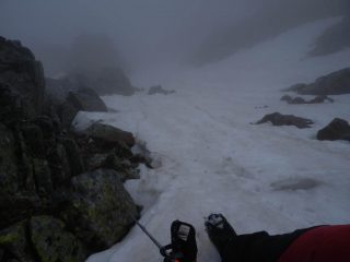 strettoia tra i roccioni, salendo il canale centrale