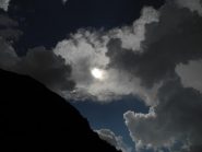 e le nuvole come i sogni continuano a scorrere
