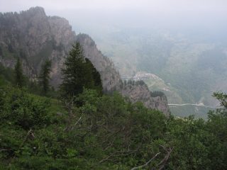la rocca vista dal sentiero