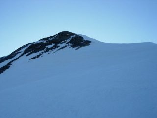 La vetta e la crestina finale viste dalla spalla