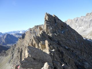 La via di salita con l'evidente passaggio chiave