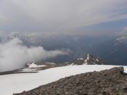 07 - dalla cima nevai e ghiaioni lungo la cresta risalita