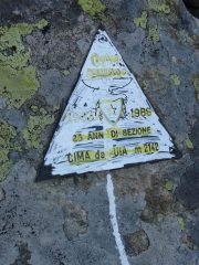 segnale - rovinato- di vetta