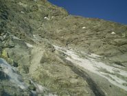 la cordata che ci precede impegnata all'ingresso della rampa