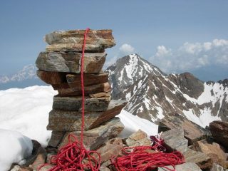 L'ometto di vetta con l'Emilius sullo sfondo