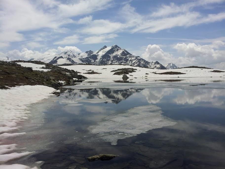 Il Tresero riflesso sul lago della Manzina