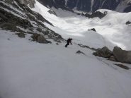 Giorgio Sborder alle strettoie tra le rocce
