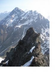 La cresta nel suo tratto piu' aereo..sfondo Luseney e Becca d'Arbiere
